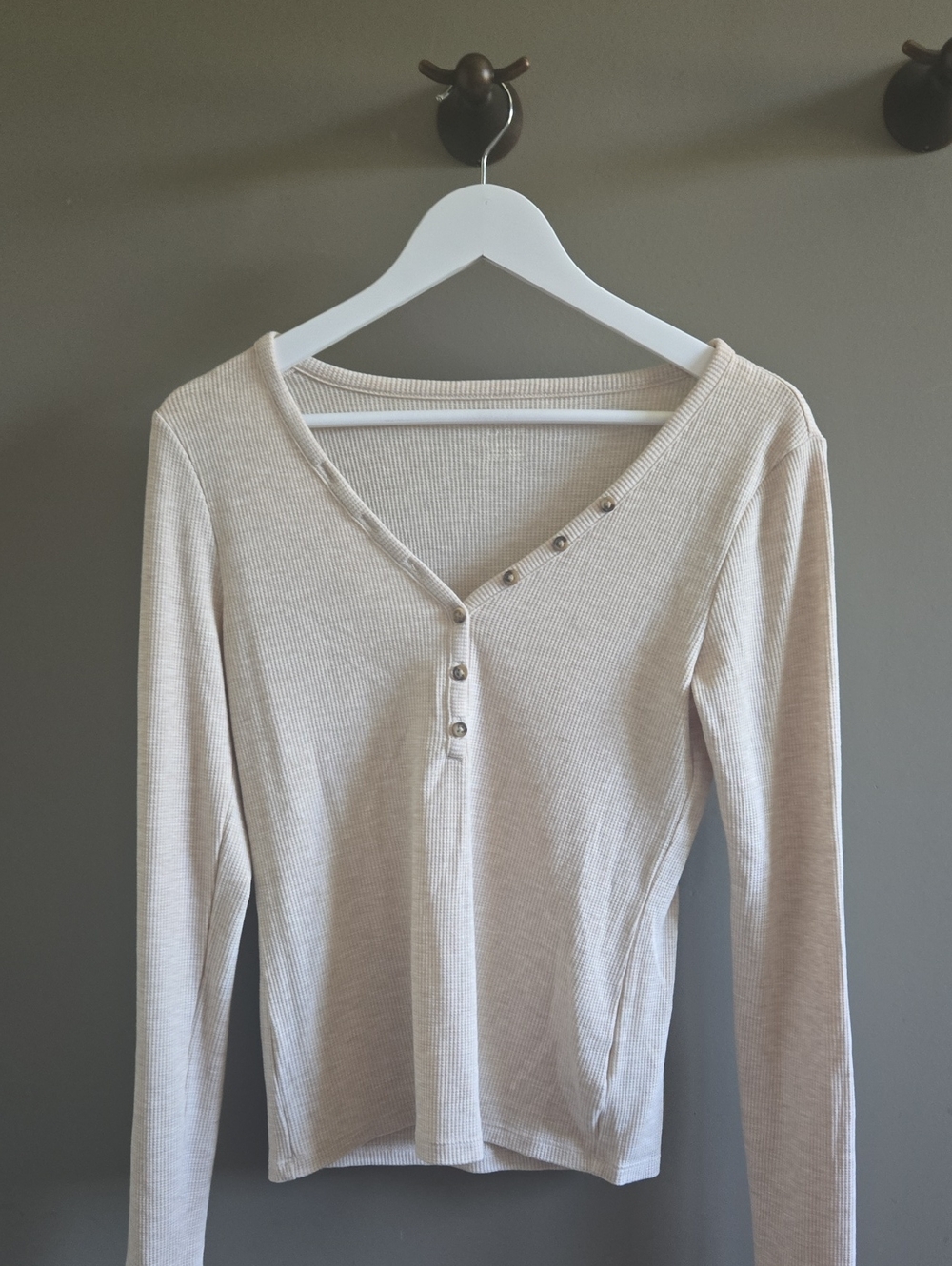 American Eagle Outfitters Ribbed Long-Sleeve Henley in Light Beige